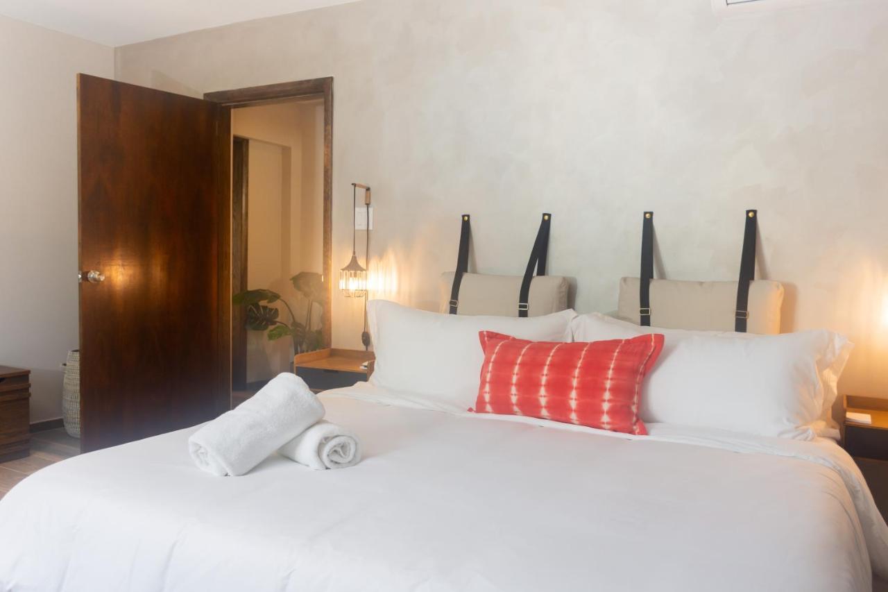 Tradewinds Apartments ซิมป์สันเบย์ ภายนอก รูปภาพ