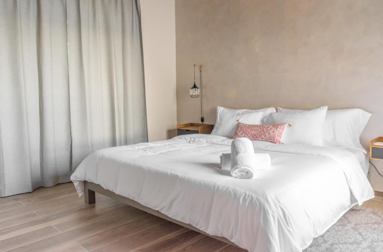 Tradewinds Apartments ซิมป์สันเบย์ ภายนอก รูปภาพ