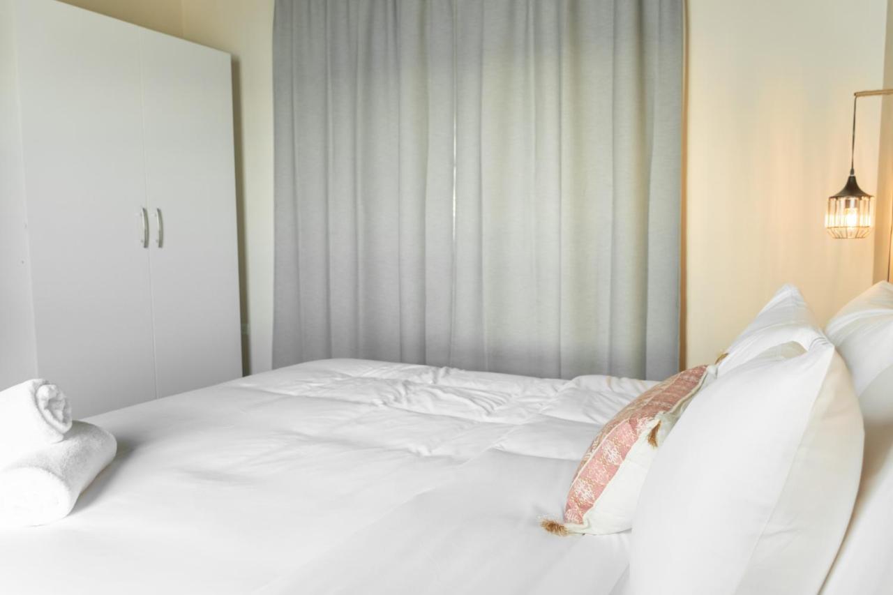 Tradewinds Apartments ซิมป์สันเบย์ ภายนอก รูปภาพ