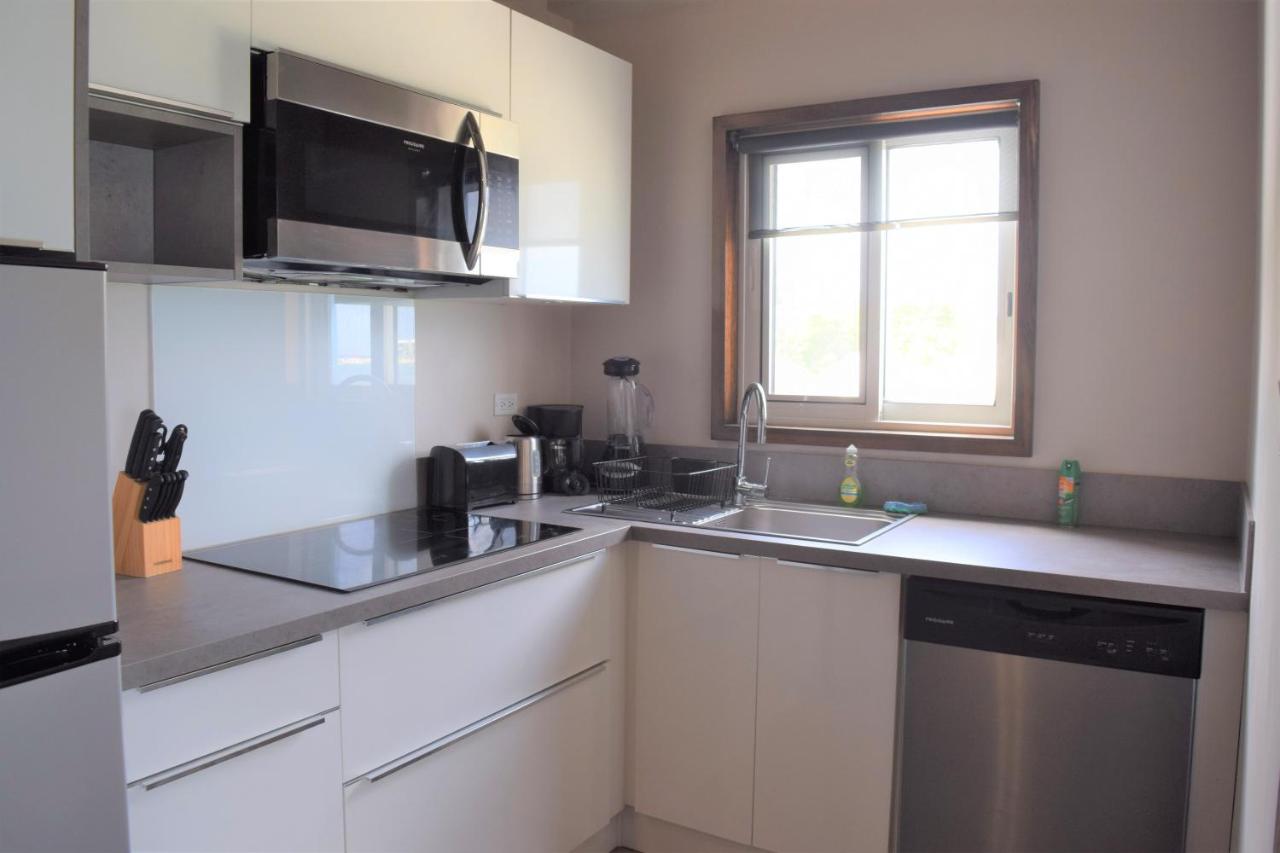 Tradewinds Apartments ซิมป์สันเบย์ ภายนอก รูปภาพ