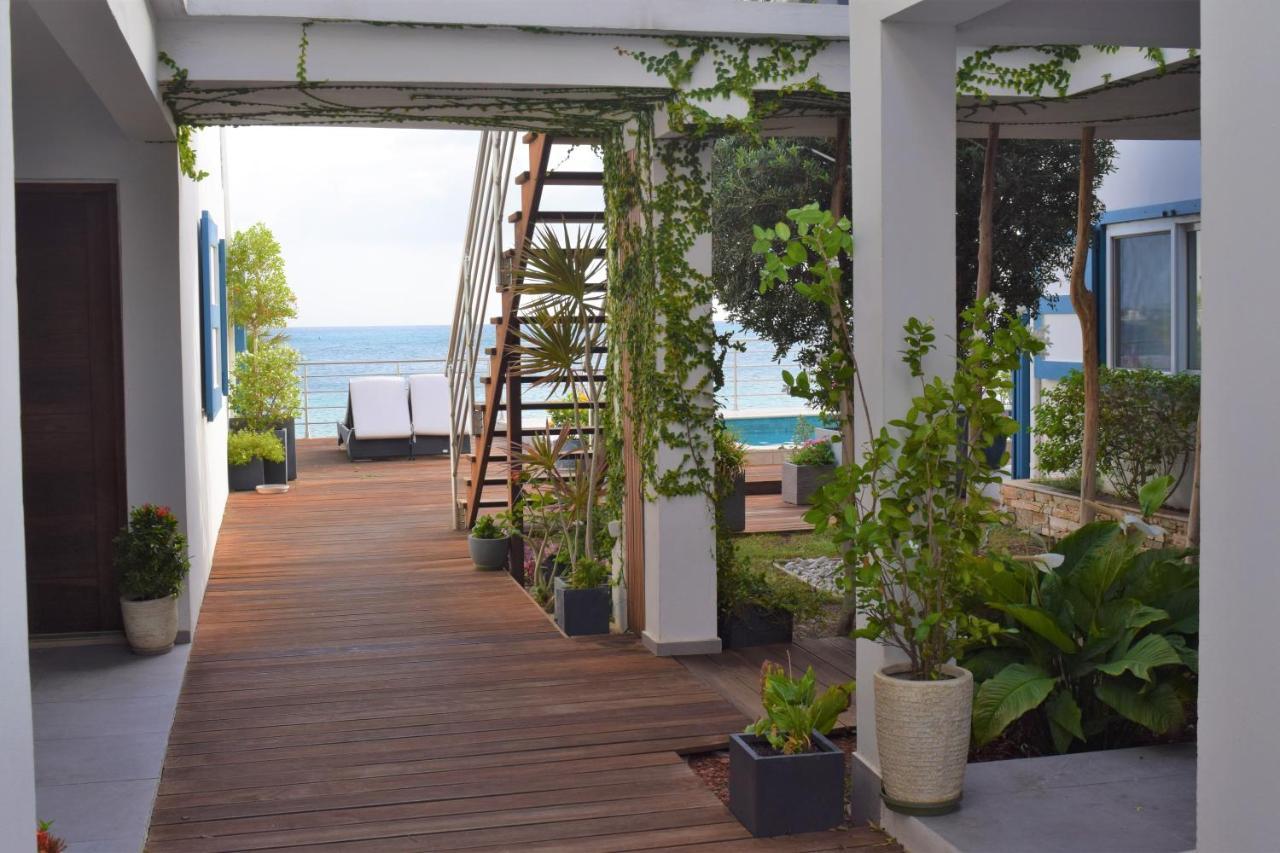 Tradewinds Apartments ซิมป์สันเบย์ ภายนอก รูปภาพ