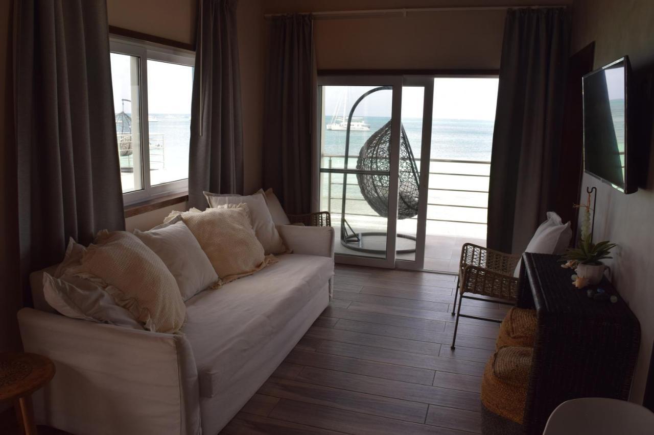 Tradewinds Apartments ซิมป์สันเบย์ ภายนอก รูปภาพ