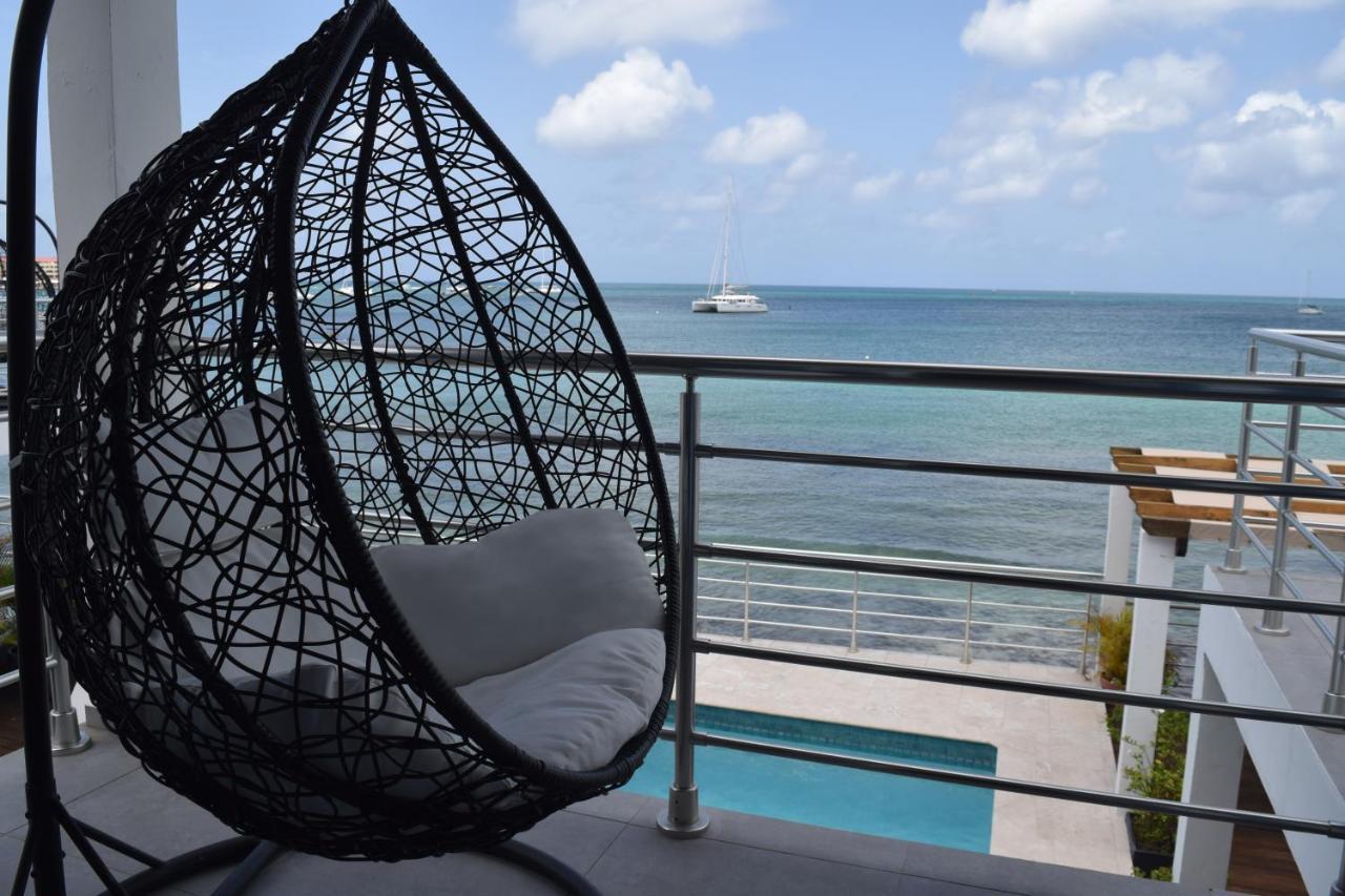 Tradewinds Apartments ซิมป์สันเบย์ ภายนอก รูปภาพ
