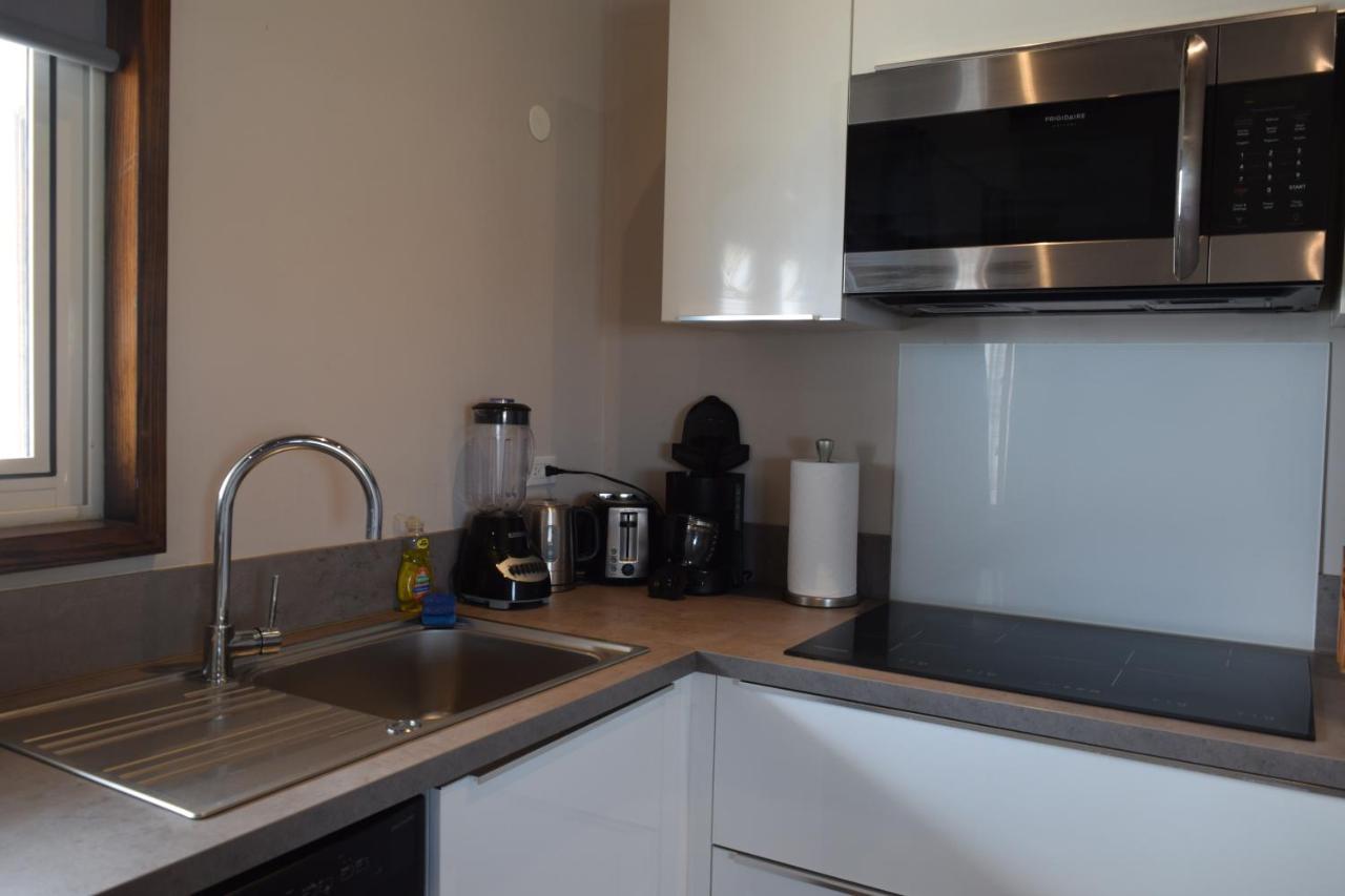 Tradewinds Apartments ซิมป์สันเบย์ ภายนอก รูปภาพ