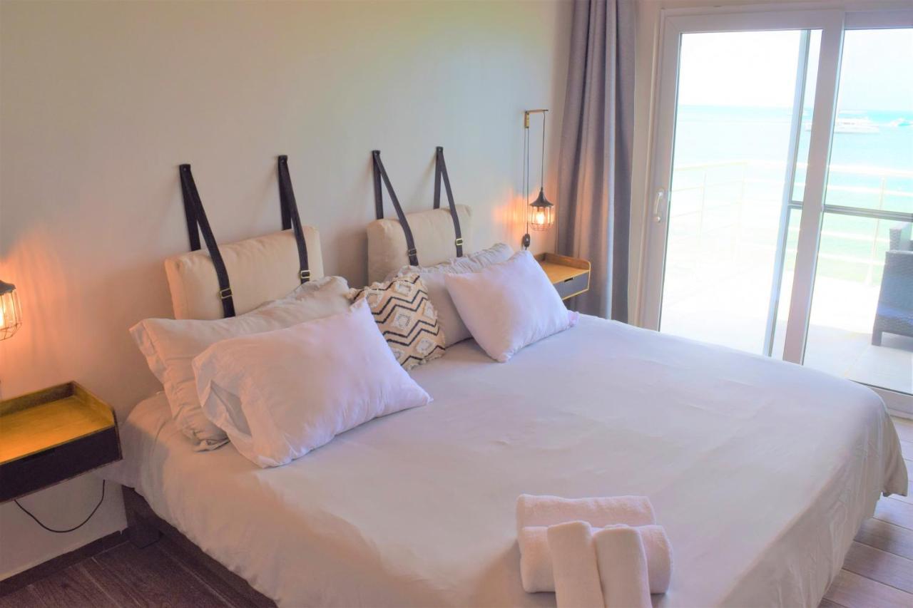 Tradewinds Apartments ซิมป์สันเบย์ ภายนอก รูปภาพ