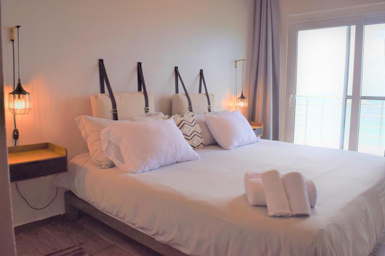 Tradewinds Apartments ซิมป์สันเบย์ ภายนอก รูปภาพ