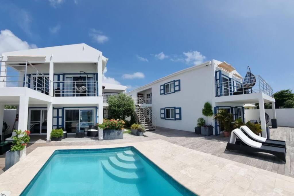 Tradewinds Apartments ซิมป์สันเบย์ ภายนอก รูปภาพ